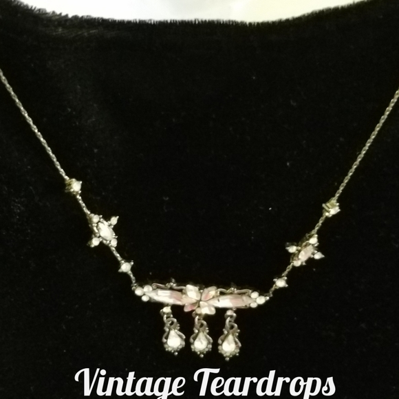 Jewelry - 💎Final price!💎Vintage Necklace Teardrop stones